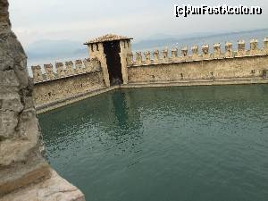[P59] Castelul din Sirmione - Ziduri exterioare+ghereta de paza » foto by Aurici
 - 
<span class="allrVoted glyphicon glyphicon-heart hidden" id="av673599"></span>
<a class="m-l-10 hidden" id="sv673599" onclick="voting_Foto_DelVot(,673599,4749)" role="button">șterge vot <span class="glyphicon glyphicon-remove"></span></a>
<a id="v9673599" class=" c-red"  onclick="voting_Foto_SetVot(673599)" role="button"><span class="glyphicon glyphicon-heart-empty"></span> <b>LIKE</b> = Votează poza</a> <img class="hidden"  id="f673599W9" src="/imagini/loader.gif" border="0" /><span class="AjErrMes hidden" id="e673599ErM"></span>