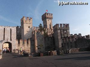 [P02] Castelul Scaligeri din Sirmione » foto by Aurici
 - 
<span class="allrVoted glyphicon glyphicon-heart hidden" id="av673604"></span>
<a class="m-l-10 hidden" id="sv673604" onclick="voting_Foto_DelVot(,673604,4749)" role="button">șterge vot <span class="glyphicon glyphicon-remove"></span></a>
<a id="v9673604" class=" c-red"  onclick="voting_Foto_SetVot(673604)" role="button"><span class="glyphicon glyphicon-heart-empty"></span> <b>LIKE</b> = Votează poza</a> <img class="hidden"  id="f673604W9" src="/imagini/loader.gif" border="0" /><span class="AjErrMes hidden" id="e673604ErM"></span>