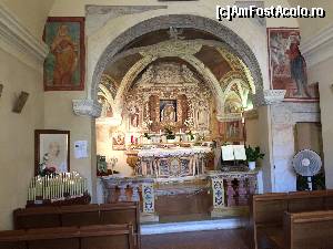 [P04] O bisericuta pe care nu mai stiu cum o cheama vis-à-vis de castelul din Sirmione. Mica si foarte frumoasa.  » foto by Aurici
 - 
<span class="allrVoted glyphicon glyphicon-heart hidden" id="av673606"></span>
<a class="m-l-10 hidden" id="sv673606" onclick="voting_Foto_DelVot(,673606,4749)" role="button">șterge vot <span class="glyphicon glyphicon-remove"></span></a>
<a id="v9673606" class=" c-red"  onclick="voting_Foto_SetVot(673606)" role="button"><span class="glyphicon glyphicon-heart-empty"></span> <b>LIKE</b> = Votează poza</a> <img class="hidden"  id="f673606W9" src="/imagini/loader.gif" border="0" /><span class="AjErrMes hidden" id="e673606ErM"></span>