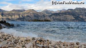[P13] plaja Malcesine » foto by clau70
 - 
<span class="allrVoted glyphicon glyphicon-heart hidden" id="av586228"></span>
<a class="m-l-10 hidden" id="sv586228" onclick="voting_Foto_DelVot(,586228,4749)" role="button">șterge vot <span class="glyphicon glyphicon-remove"></span></a>
<a id="v9586228" class=" c-red"  onclick="voting_Foto_SetVot(586228)" role="button"><span class="glyphicon glyphicon-heart-empty"></span> <b>LIKE</b> = Votează poza</a> <img class="hidden"  id="f586228W9" src="/imagini/loader.gif" border="0" /><span class="AjErrMes hidden" id="e586228ErM"></span>
