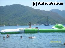 [P01] Marmaris : In dreptul plajei, in apa marii era amplasat acest loc de joaca pentru copii . » foto by sportiv
 - 
<span class="allrVoted glyphicon glyphicon-heart hidden" id="av182933"></span>
<a class="m-l-10 hidden" id="sv182933" onclick="voting_Foto_DelVot(,182933,4751)" role="button">șterge vot <span class="glyphicon glyphicon-remove"></span></a>
<a id="v9182933" class=" c-red"  onclick="voting_Foto_SetVot(182933)" role="button"><span class="glyphicon glyphicon-heart-empty"></span> <b>LIKE</b> = Votează poza</a> <img class="hidden"  id="f182933W9" src="/imagini/loader.gif" border="0" /><span class="AjErrMes hidden" id="e182933ErM"></span>