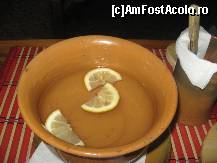 [P18] In acest vas poti sa te speli dupa ce-ai apucat cu mana, un ciolan de porc sau o aripa de curcan » foto by dorgo
 - 
<span class="allrVoted glyphicon glyphicon-heart hidden" id="av344774"></span>
<a class="m-l-10 hidden" id="sv344774" onclick="voting_Foto_DelVot(,344774,4761)" role="button">șterge vot <span class="glyphicon glyphicon-remove"></span></a>
<a id="v9344774" class=" c-red"  onclick="voting_Foto_SetVot(344774)" role="button"><span class="glyphicon glyphicon-heart-empty"></span> <b>LIKE</b> = Votează poza</a> <img class="hidden"  id="f344774W9" src="/imagini/loader.gif" border="0" /><span class="AjErrMes hidden" id="e344774ErM"></span>