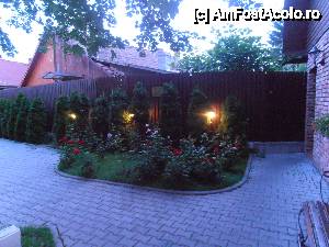 [P10] Restaurantul Tempo, decoratiuni exterioare ce imbie la romantism » foto by sunflower
 - 
<span class="allrVoted glyphicon glyphicon-heart hidden" id="av427040"></span>
<a class="m-l-10 hidden" id="sv427040" onclick="voting_Foto_DelVot(,427040,4761)" role="button">șterge vot <span class="glyphicon glyphicon-remove"></span></a>
<a id="v9427040" class=" c-red"  onclick="voting_Foto_SetVot(427040)" role="button"><span class="glyphicon glyphicon-heart-empty"></span> <b>LIKE</b> = Votează poza</a> <img class="hidden"  id="f427040W9" src="/imagini/loader.gif" border="0" /><span class="AjErrMes hidden" id="e427040ErM"></span>