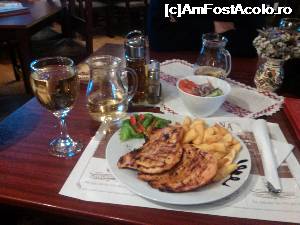 [P11] Casa Mureseana, preturi studentesti, un grill de pui cu cartofi prajiti, 13 lei » foto by dorgo
 - 
<span class="allrVoted glyphicon glyphicon-heart hidden" id="av704119"></span>
<a class="m-l-10 hidden" id="sv704119" onclick="voting_Foto_DelVot(,704119,4761)" role="button">șterge vot <span class="glyphicon glyphicon-remove"></span></a>
<a id="v9704119" class=" c-red"  onclick="voting_Foto_SetVot(704119)" role="button"><span class="glyphicon glyphicon-heart-empty"></span> <b>LIKE</b> = Votează poza</a> <img class="hidden"  id="f704119W9" src="/imagini/loader.gif" border="0" /><span class="AjErrMes hidden" id="e704119ErM"></span>