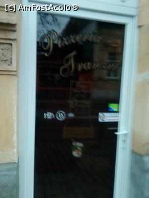 [P03] Intrarea la pizzerie » foto by dorgo
 - 
<span class="allrVoted glyphicon glyphicon-heart hidden" id="av738780"></span>
<a class="m-l-10 hidden" id="sv738780" onclick="voting_Foto_DelVot(,738780,4761)" role="button">șterge vot <span class="glyphicon glyphicon-remove"></span></a>
<a id="v9738780" class=" c-red"  onclick="voting_Foto_SetVot(738780)" role="button"><span class="glyphicon glyphicon-heart-empty"></span> <b>LIKE</b> = Votează poza</a> <img class="hidden"  id="f738780W9" src="/imagini/loader.gif" border="0" /><span class="AjErrMes hidden" id="e738780ErM"></span>