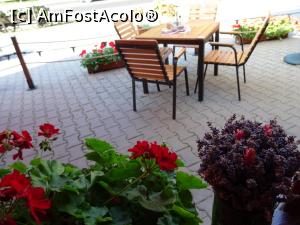 [P04] Mesele amplasate în fața și lateralul restaurantului. » foto by tata123 🔱
 - 
<span class="allrVoted glyphicon glyphicon-heart hidden" id="av1185193"></span>
<a class="m-l-10 hidden" id="sv1185193" onclick="voting_Foto_DelVot(,1185193,4761)" role="button">șterge vot <span class="glyphicon glyphicon-remove"></span></a>
<a id="v91185193" class=" c-red"  onclick="voting_Foto_SetVot(1185193)" role="button"><span class="glyphicon glyphicon-heart-empty"></span> <b>LIKE</b> = Votează poza</a> <img class="hidden"  id="f1185193W9" src="/imagini/loader.gif" border="0" /><span class="AjErrMes hidden" id="e1185193ErM"></span>
