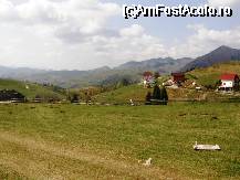 [P17] sat Pestera in mai - perspectiva spre Sirnea, Dambovicioara » foto by cc_iordachescu
 - 
<span class="allrVoted glyphicon glyphicon-heart hidden" id="av45046"></span>
<a class="m-l-10 hidden" id="sv45046" onclick="voting_Foto_DelVot(,45046,4764)" role="button">șterge vot <span class="glyphicon glyphicon-remove"></span></a>
<a id="v945046" class=" c-red"  onclick="voting_Foto_SetVot(45046)" role="button"><span class="glyphicon glyphicon-heart-empty"></span> <b>LIKE</b> = Votează poza</a> <img class="hidden"  id="f45046W9" src="/imagini/loader.gif" border="0" /><span class="AjErrMes hidden" id="e45046ErM"></span>