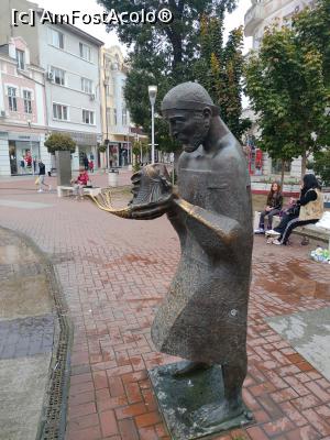 [P29] Statuie centrul Varna » foto by pacala_pm
 - 
<span class="allrVoted glyphicon glyphicon-heart hidden" id="av1201693"></span>
<a class="m-l-10 hidden" id="sv1201693" onclick="voting_Foto_DelVot(,1201693,4765)" role="button">șterge vot <span class="glyphicon glyphicon-remove"></span></a>
<a id="v91201693" class=" c-red"  onclick="voting_Foto_SetVot(1201693)" role="button"><span class="glyphicon glyphicon-heart-empty"></span> <b>LIKE</b> = Votează poza</a> <img class="hidden"  id="f1201693W9" src="/imagini/loader.gif" border="0" /><span class="AjErrMes hidden" id="e1201693ErM"></span>