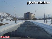 [P01] Drumul spre complex. Clădirea este noul hotel, încă în construcţie » foto by Costi
 - 
<span class="allrVoted glyphicon glyphicon-heart hidden" id="av303517"></span>
<a class="m-l-10 hidden" id="sv303517" onclick="voting_Foto_DelVot(,303517,4769)" role="button">șterge vot <span class="glyphicon glyphicon-remove"></span></a>
<a id="v9303517" class=" c-red"  onclick="voting_Foto_SetVot(303517)" role="button"><span class="glyphicon glyphicon-heart-empty"></span> <b>LIKE</b> = Votează poza</a> <img class="hidden"  id="f303517W9" src="/imagini/loader.gif" border="0" /><span class="AjErrMes hidden" id="e303517ErM"></span>