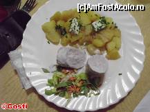 [P19] Rulada cu şuncă Şerban, cu cartofi ţărăneşti, specialitate a casei, botezată după numele patronului » foto by Costi
 - 
<span class="allrVoted glyphicon glyphicon-heart hidden" id="av303535"></span>
<a class="m-l-10 hidden" id="sv303535" onclick="voting_Foto_DelVot(,303535,4769)" role="button">șterge vot <span class="glyphicon glyphicon-remove"></span></a>
<a id="v9303535" class=" c-red"  onclick="voting_Foto_SetVot(303535)" role="button"><span class="glyphicon glyphicon-heart-empty"></span> <b>LIKE</b> = Votează poza</a> <img class="hidden"  id="f303535W9" src="/imagini/loader.gif" border="0" /><span class="AjErrMes hidden" id="e303535ErM"></span>