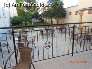 [P09] Hotel Bestline - O terasă în curtea interioară.  » foto by iulianic
 - 
<span class="allrVoted glyphicon glyphicon-heart hidden" id="av805396"></span>
<a class="m-l-10 hidden" id="sv805396" onclick="voting_Foto_DelVot(,805396,4771)" role="button">șterge vot <span class="glyphicon glyphicon-remove"></span></a>
<a id="v9805396" class=" c-red"  onclick="voting_Foto_SetVot(805396)" role="button"><span class="glyphicon glyphicon-heart-empty"></span> <b>LIKE</b> = Votează poza</a> <img class="hidden"  id="f805396W9" src="/imagini/loader.gif" border="0" /><span class="AjErrMes hidden" id="e805396ErM"></span>