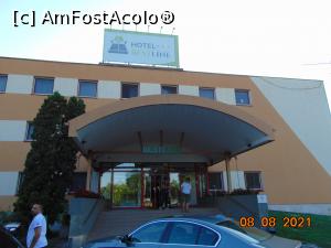 [P09] intrare hotel, mai repara ceva din aspectul de camin de nefamilisti » foto by Yolanda
 - 
<span class="allrVoted glyphicon glyphicon-heart hidden" id="av1252140"></span>
<a class="m-l-10 hidden" id="sv1252140" onclick="voting_Foto_DelVot(,1252140,4771)" role="button">șterge vot <span class="glyphicon glyphicon-remove"></span></a>
<a id="v91252140" class=" c-red"  onclick="voting_Foto_SetVot(1252140)" role="button"><span class="glyphicon glyphicon-heart-empty"></span> <b>LIKE</b> = Votează poza</a> <img class="hidden"  id="f1252140W9" src="/imagini/loader.gif" border="0" /><span class="AjErrMes hidden" id="e1252140ErM"></span>
