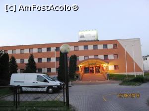 [P19] Hotelul, la intrare.  » foto by melena
 - 
<span class="allrVoted glyphicon glyphicon-heart hidden" id="av1088339"></span>
<a class="m-l-10 hidden" id="sv1088339" onclick="voting_Foto_DelVot(,1088339,4771)" role="button">șterge vot <span class="glyphicon glyphicon-remove"></span></a>
<a id="v91088339" class=" c-red"  onclick="voting_Foto_SetVot(1088339)" role="button"><span class="glyphicon glyphicon-heart-empty"></span> <b>LIKE</b> = Votează poza</a> <img class="hidden"  id="f1088339W9" src="/imagini/loader.gif" border="0" /><span class="AjErrMes hidden" id="e1088339ErM"></span>