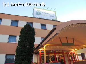 [P02] Intrarea in hotel.  » foto by melena
 - 
<span class="allrVoted glyphicon glyphicon-heart hidden" id="av1088322"></span>
<a class="m-l-10 hidden" id="sv1088322" onclick="voting_Foto_DelVot(,1088322,4771)" role="button">șterge vot <span class="glyphicon glyphicon-remove"></span></a>
<a id="v91088322" class=" c-red"  onclick="voting_Foto_SetVot(1088322)" role="button"><span class="glyphicon glyphicon-heart-empty"></span> <b>LIKE</b> = Votează poza</a> <img class="hidden"  id="f1088322W9" src="/imagini/loader.gif" border="0" /><span class="AjErrMes hidden" id="e1088322ErM"></span>