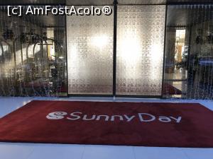 [P29] Descoperă Sunny Day - intrarea hotelului Palace 5* » foto by nicole33
 - 
<span class="allrVoted glyphicon glyphicon-heart hidden" id="av948438"></span>
<a class="m-l-10 hidden" id="sv948438" onclick="voting_Foto_DelVot(,948438,4773)" role="button">șterge vot <span class="glyphicon glyphicon-remove"></span></a>
<a id="v9948438" class=" c-red"  onclick="voting_Foto_SetVot(948438)" role="button"><span class="glyphicon glyphicon-heart-empty"></span> <b>LIKE</b> = Votează poza</a> <img class="hidden"  id="f948438W9" src="/imagini/loader.gif" border="0" /><span class="AjErrMes hidden" id="e948438ErM"></span>
