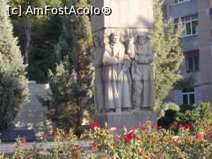 [P40] Monumentul Voluntarilor, baza.  » foto by elviramvio
 - 
<span class="allrVoted glyphicon glyphicon-heart hidden" id="av897880"></span>
<a class="m-l-10 hidden" id="sv897880" onclick="voting_Foto_DelVot(,897880,4775)" role="button">șterge vot <span class="glyphicon glyphicon-remove"></span></a>
<a id="v9897880" class=" c-red"  onclick="voting_Foto_SetVot(897880)" role="button"><span class="glyphicon glyphicon-heart-empty"></span> <b>LIKE</b> = Votează poza</a> <img class="hidden"  id="f897880W9" src="/imagini/loader.gif" border="0" /><span class="AjErrMes hidden" id="e897880ErM"></span>
