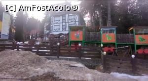 [P04] Evergreen, peste drum de Cabana Vânătorilor, la șoseaua Trei Brazi și-o grămadă de zăpadă murdară. » foto by Mioritik
 - 
<span class="allrVoted glyphicon glyphicon-heart hidden" id="av1354344"></span>
<a class="m-l-10 hidden" id="sv1354344" onclick="voting_Foto_DelVot(,1354344,4795)" role="button">șterge vot <span class="glyphicon glyphicon-remove"></span></a>
<a id="v91354344" class=" c-red"  onclick="voting_Foto_SetVot(1354344)" role="button"><span class="glyphicon glyphicon-heart-empty"></span> <b>LIKE</b> = Votează poza</a> <img class="hidden"  id="f1354344W9" src="/imagini/loader.gif" border="0" /><span class="AjErrMes hidden" id="e1354344ErM"></span>