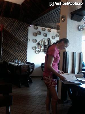 [P04] ubiecte de uz casnic dar si haine traditionale imbodobesc peretii restaurantului » foto by danamandache
 - 
<span class="allrVoted glyphicon glyphicon-heart hidden" id="av477901"></span>
<a class="m-l-10 hidden" id="sv477901" onclick="voting_Foto_DelVot(,477901,4795)" role="button">șterge vot <span class="glyphicon glyphicon-remove"></span></a>
<a id="v9477901" class=" c-red"  onclick="voting_Foto_SetVot(477901)" role="button"><span class="glyphicon glyphicon-heart-empty"></span> <b>LIKE</b> = Votează poza</a> <img class="hidden"  id="f477901W9" src="/imagini/loader.gif" border="0" /><span class="AjErrMes hidden" id="e477901ErM"></span>