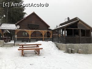 [P03] Cabana Trei Brazi - iarna » foto by Dan&Ema
 - 
<span class="allrVoted glyphicon glyphicon-heart hidden" id="av944124"></span>
<a class="m-l-10 hidden" id="sv944124" onclick="voting_Foto_DelVot(,944124,4795)" role="button">șterge vot <span class="glyphicon glyphicon-remove"></span></a>
<a id="v9944124" class=" c-red"  onclick="voting_Foto_SetVot(944124)" role="button"><span class="glyphicon glyphicon-heart-empty"></span> <b>LIKE</b> = Votează poza</a> <img class="hidden"  id="f944124W9" src="/imagini/loader.gif" border="0" /><span class="AjErrMes hidden" id="e944124ErM"></span>