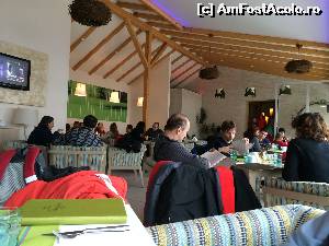 [P13] Deja toate locurile sunt ocupate. Se poate observa la intrare cum asteapta deja alti clienti sa fie asezati.  » foto by Cucu Bau
 - 
<span class="allrVoted glyphicon glyphicon-heart hidden" id="av594193"></span>
<a class="m-l-10 hidden" id="sv594193" onclick="voting_Foto_DelVot(,594193,4795)" role="button">șterge vot <span class="glyphicon glyphicon-remove"></span></a>
<a id="v9594193" class=" c-red"  onclick="voting_Foto_SetVot(594193)" role="button"><span class="glyphicon glyphicon-heart-empty"></span> <b>LIKE</b> = Votează poza</a> <img class="hidden"  id="f594193W9" src="/imagini/loader.gif" border="0" /><span class="AjErrMes hidden" id="e594193ErM"></span>