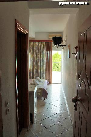 [P03] Vedere catre camera din hol.  » foto by Coniss
 - 
<span class="allrVoted glyphicon glyphicon-heart hidden" id="av668323"></span>
<a class="m-l-10 hidden" id="sv668323" onclick="voting_Foto_DelVot(,668323,4803)" role="button">șterge vot <span class="glyphicon glyphicon-remove"></span></a>
<a id="v9668323" class=" c-red"  onclick="voting_Foto_SetVot(668323)" role="button"><span class="glyphicon glyphicon-heart-empty"></span> <b>LIKE</b> = Votează poza</a> <img class="hidden"  id="f668323W9" src="/imagini/loader.gif" border="0" /><span class="AjErrMes hidden" id="e668323ErM"></span>