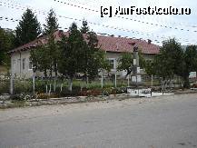 [P01] Scoala din Chiojdu. In fata ei se gaseste si un mic monument » foto by Claudiu U.
 - 
<span class="allrVoted glyphicon glyphicon-heart hidden" id="av281098"></span>
<a class="m-l-10 hidden" id="sv281098" onclick="voting_Foto_DelVot(,281098,4816)" role="button">șterge vot <span class="glyphicon glyphicon-remove"></span></a>
<a id="v9281098" class=" c-red"  onclick="voting_Foto_SetVot(281098)" role="button"><span class="glyphicon glyphicon-heart-empty"></span> <b>LIKE</b> = Votează poza</a> <img class="hidden"  id="f281098W9" src="/imagini/loader.gif" border="0" /><span class="AjErrMes hidden" id="e281098ErM"></span>