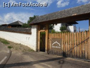[P25] Chiojdu - Casa cu blazoane. Poarta. » foto by iulianic
 - 
<span class="allrVoted glyphicon glyphicon-heart hidden" id="av1312398"></span>
<a class="m-l-10 hidden" id="sv1312398" onclick="voting_Foto_DelVot(,1312398,4816)" role="button">șterge vot <span class="glyphicon glyphicon-remove"></span></a>
<a id="v91312398" class=" c-red"  onclick="voting_Foto_SetVot(1312398)" role="button"><span class="glyphicon glyphicon-heart-empty"></span> <b>LIKE</b> = Votează poza</a> <img class="hidden"  id="f1312398W9" src="/imagini/loader.gif" border="0" /><span class="AjErrMes hidden" id="e1312398ErM"></span>
