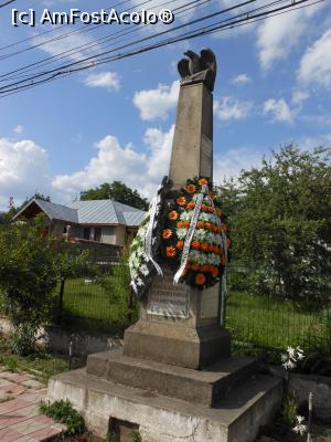 [P29] Chiojdu - Monumentul Eroilor. » foto by iulianic
 - 
<span class="allrVoted glyphicon glyphicon-heart hidden" id="av1312402"></span>
<a class="m-l-10 hidden" id="sv1312402" onclick="voting_Foto_DelVot(,1312402,4816)" role="button">șterge vot <span class="glyphicon glyphicon-remove"></span></a>
<a id="v91312402" class=" c-red"  onclick="voting_Foto_SetVot(1312402)" role="button"><span class="glyphicon glyphicon-heart-empty"></span> <b>LIKE</b> = Votează poza</a> <img class="hidden"  id="f1312402W9" src="/imagini/loader.gif" border="0" /><span class="AjErrMes hidden" id="e1312402ErM"></span>