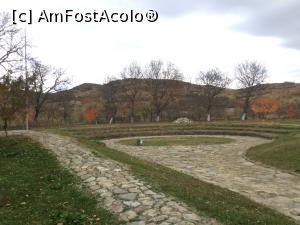 [P28] Casa cu blazoane - prin curte » foto by mishu
 - 
<span class="allrVoted glyphicon glyphicon-heart hidden" id="av1335419"></span>
<a class="m-l-10 hidden" id="sv1335419" onclick="voting_Foto_DelVot(,1335419,4816)" role="button">șterge vot <span class="glyphicon glyphicon-remove"></span></a>
<a id="v91335419" class=" c-red"  onclick="voting_Foto_SetVot(1335419)" role="button"><span class="glyphicon glyphicon-heart-empty"></span> <b>LIKE</b> = Votează poza</a> <img class="hidden"  id="f1335419W9" src="/imagini/loader.gif" border="0" /><span class="AjErrMes hidden" id="e1335419ErM"></span>
