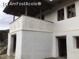 [P32] Casa cu blazoane - exterior » foto by mishu
 - 
<span class="allrVoted glyphicon glyphicon-heart hidden" id="av1335423"></span>
<a class="m-l-10 hidden" id="sv1335423" onclick="voting_Foto_DelVot(,1335423,4816)" role="button">șterge vot <span class="glyphicon glyphicon-remove"></span></a>
<a id="v91335423" class=" c-red"  onclick="voting_Foto_SetVot(1335423)" role="button"><span class="glyphicon glyphicon-heart-empty"></span> <b>LIKE</b> = Votează poza</a> <img class="hidden"  id="f1335423W9" src="/imagini/loader.gif" border="0" /><span class="AjErrMes hidden" id="e1335423ErM"></span>