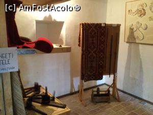 [P44] Casa cu blazoane - o alta incapere cu obiecte traditionale. » foto by mishu
 - 
<span class="allrVoted glyphicon glyphicon-heart hidden" id="av1335435"></span>
<a class="m-l-10 hidden" id="sv1335435" onclick="voting_Foto_DelVot(,1335435,4816)" role="button">șterge vot <span class="glyphicon glyphicon-remove"></span></a>
<a id="v91335435" class=" c-red"  onclick="voting_Foto_SetVot(1335435)" role="button"><span class="glyphicon glyphicon-heart-empty"></span> <b>LIKE</b> = Votează poza</a> <img class="hidden"  id="f1335435W9" src="/imagini/loader.gif" border="0" /><span class="AjErrMes hidden" id="e1335435ErM"></span>