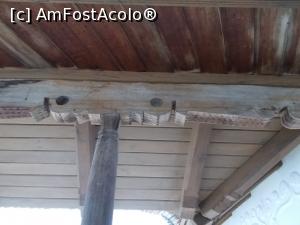 [P15] Casa cu Blazoane din Ghiojdul Buzăului. În foișor, îmbinare lemn/lemn, fără niciun cui. » foto by mihaelavoicu
 - 
<span class="allrVoted glyphicon glyphicon-heart hidden" id="av1219557"></span>
<a class="m-l-10 hidden" id="sv1219557" onclick="voting_Foto_DelVot(,1219557,4816)" role="button">șterge vot <span class="glyphicon glyphicon-remove"></span></a>
<a id="v91219557" class=" c-red"  onclick="voting_Foto_SetVot(1219557)" role="button"><span class="glyphicon glyphicon-heart-empty"></span> <b>LIKE</b> = Votează poza</a> <img class="hidden"  id="f1219557W9" src="/imagini/loader.gif" border="0" /><span class="AjErrMes hidden" id="e1219557ErM"></span>