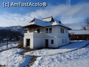 [P05] Imagine de ansamblu - Casa cu blazoane - Chiojdu, Buzău.  » foto by tata123 🔱
 - 
<span class="allrVoted glyphicon glyphicon-heart hidden" id="av1047602"></span>
<a class="m-l-10 hidden" id="sv1047602" onclick="voting_Foto_DelVot(,1047602,4816)" role="button">șterge vot <span class="glyphicon glyphicon-remove"></span></a>
<a id="v91047602" class=" c-red"  onclick="voting_Foto_SetVot(1047602)" role="button"><span class="glyphicon glyphicon-heart-empty"></span> <b>LIKE</b> = Votează poza</a> <img class="hidden"  id="f1047602W9" src="/imagini/loader.gif" border="0" /><span class="AjErrMes hidden" id="e1047602ErM"></span>