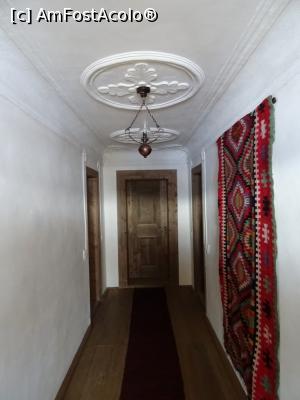 [P08] Tinda/Hol central - Casa cu blazoane - Chiojdu, Buzău.  » foto by tata123 🔱
 - 
<span class="allrVoted glyphicon glyphicon-heart hidden" id="av1047605"></span>
<a class="m-l-10 hidden" id="sv1047605" onclick="voting_Foto_DelVot(,1047605,4816)" role="button">șterge vot <span class="glyphicon glyphicon-remove"></span></a>
<a id="v91047605" class=" c-red"  onclick="voting_Foto_SetVot(1047605)" role="button"><span class="glyphicon glyphicon-heart-empty"></span> <b>LIKE</b> = Votează poza</a> <img class="hidden"  id="f1047605W9" src="/imagini/loader.gif" border="0" /><span class="AjErrMes hidden" id="e1047605ErM"></span>