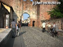[P01] Castelfranco Veneto - intrarea intre zidurile castelului. » foto by presario
 - 
<span class="allrVoted glyphicon glyphicon-heart hidden" id="av46020"></span>
<a class="m-l-10 hidden" id="sv46020" onclick="voting_Foto_DelVot(,46020,4819)" role="button">șterge vot <span class="glyphicon glyphicon-remove"></span></a>
<a id="v946020" class=" c-red"  onclick="voting_Foto_SetVot(46020)" role="button"><span class="glyphicon glyphicon-heart-empty"></span> <b>LIKE</b> = Votează poza</a> <img class="hidden"  id="f46020W9" src="/imagini/loader.gif" border="0" /><span class="AjErrMes hidden" id="e46020ErM"></span>