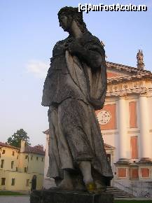 [P12] Castelfranco Veneto - intre zidurile castelului. » foto by presario
 - 
<span class="allrVoted glyphicon glyphicon-heart hidden" id="av46036"></span>
<a class="m-l-10 hidden" id="sv46036" onclick="voting_Foto_DelVot(,46036,4819)" role="button">șterge vot <span class="glyphicon glyphicon-remove"></span></a>
<a id="v946036" class=" c-red"  onclick="voting_Foto_SetVot(46036)" role="button"><span class="glyphicon glyphicon-heart-empty"></span> <b>LIKE</b> = Votează poza</a> <img class="hidden"  id="f46036W9" src="/imagini/loader.gif" border="0" /><span class="AjErrMes hidden" id="e46036ErM"></span>