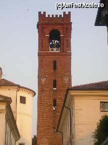 [P13] Castelfranco Veneto - unul din turnurile castelului. » foto by presario
 - 
<span class="allrVoted glyphicon glyphicon-heart hidden" id="av46037"></span>
<a class="m-l-10 hidden" id="sv46037" onclick="voting_Foto_DelVot(,46037,4819)" role="button">șterge vot <span class="glyphicon glyphicon-remove"></span></a>
<a id="v946037" class=" c-red"  onclick="voting_Foto_SetVot(46037)" role="button"><span class="glyphicon glyphicon-heart-empty"></span> <b>LIKE</b> = Votează poza</a> <img class="hidden"  id="f46037W9" src="/imagini/loader.gif" border="0" /><span class="AjErrMes hidden" id="e46037ErM"></span>