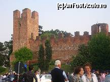 [P17] Castelfranco Veneto - zidurile castelului. » foto by presario
 - 
<span class="allrVoted glyphicon glyphicon-heart hidden" id="av46042"></span>
<a class="m-l-10 hidden" id="sv46042" onclick="voting_Foto_DelVot(,46042,4819)" role="button">șterge vot <span class="glyphicon glyphicon-remove"></span></a>
<a id="v946042" class=" c-red"  onclick="voting_Foto_SetVot(46042)" role="button"><span class="glyphicon glyphicon-heart-empty"></span> <b>LIKE</b> = Votează poza</a> <img class="hidden"  id="f46042W9" src="/imagini/loader.gif" border="0" /><span class="AjErrMes hidden" id="e46042ErM"></span>