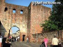[P03] Castelfranco Veneto - intrarea intre zidurile castelului. » foto by presario
 - 
<span class="allrVoted glyphicon glyphicon-heart hidden" id="av46024"></span>
<a class="m-l-10 hidden" id="sv46024" onclick="voting_Foto_DelVot(,46024,4819)" role="button">șterge vot <span class="glyphicon glyphicon-remove"></span></a>
<a id="v946024" class=" c-red"  onclick="voting_Foto_SetVot(46024)" role="button"><span class="glyphicon glyphicon-heart-empty"></span> <b>LIKE</b> = Votează poza</a> <img class="hidden"  id="f46024W9" src="/imagini/loader.gif" border="0" /><span class="AjErrMes hidden" id="e46024ErM"></span>