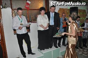 [P09] Acordarea medaliilor si a diplomelor pentru cei mai fedeli clienti. Familia de pe primul loc au sarbatorit revelionul la Claris inca de la infiintare. Felicitari pentru fidelitate!  » foto by livv1973
 - 
<span class="allrVoted glyphicon glyphicon-heart hidden" id="av434207"></span>
<a class="m-l-10 hidden" id="sv434207" onclick="voting_Foto_DelVot(,434207,4822)" role="button">șterge vot <span class="glyphicon glyphicon-remove"></span></a>
<a id="v9434207" class=" c-red"  onclick="voting_Foto_SetVot(434207)" role="button"><span class="glyphicon glyphicon-heart-empty"></span> <b>LIKE</b> = Votează poza</a> <img class="hidden"  id="f434207W9" src="/imagini/loader.gif" border="0" /><span class="AjErrMes hidden" id="e434207ErM"></span>