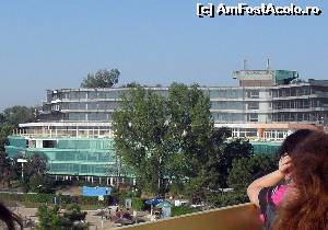 [P17] O priveliste nu prea atragatoare a fostului hotel Panoramic, abandonat nerenovat, vazut de pe terasa Belvedere Amfiteatru.  » foto by calatorul
 - 
<span class="allrVoted glyphicon glyphicon-heart hidden" id="av682346"></span>
<a class="m-l-10 hidden" id="sv682346" onclick="voting_Foto_DelVot(,682346,4834)" role="button">șterge vot <span class="glyphicon glyphicon-remove"></span></a>
<a id="v9682346" class=" c-red"  onclick="voting_Foto_SetVot(682346)" role="button"><span class="glyphicon glyphicon-heart-empty"></span> <b>LIKE</b> = Votează poza</a> <img class="hidden"  id="f682346W9" src="/imagini/loader.gif" border="0" /><span class="AjErrMes hidden" id="e682346ErM"></span>