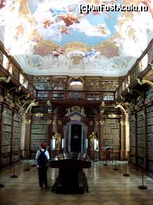 [P16] Biblioteca abatiei Melk cuprinde circa 85.000 de volume » foto by BOGDAN DSN
 - 
<span class="allrVoted glyphicon glyphicon-heart hidden" id="av398814"></span>
<a class="m-l-10 hidden" id="sv398814" onclick="voting_Foto_DelVot(,398814,4839)" role="button">șterge vot <span class="glyphicon glyphicon-remove"></span></a>
<a id="v9398814" class=" c-red"  onclick="voting_Foto_SetVot(398814)" role="button"><span class="glyphicon glyphicon-heart-empty"></span> <b>LIKE</b> = Votează poza</a> <img class="hidden"  id="f398814W9" src="/imagini/loader.gif" border="0" /><span class="AjErrMes hidden" id="e398814ErM"></span>