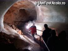 [P02] Una din pozele mai putin ,,miscate'' din Eisriesenwelt. In fata este ghidul cu lampa cu magneziu.  » foto by BOGDAN DSN
 - 
<span class="allrVoted glyphicon glyphicon-heart hidden" id="av399221"></span>
<a class="m-l-10 hidden" id="sv399221" onclick="voting_Foto_DelVot(,399221,4839)" role="button">șterge vot <span class="glyphicon glyphicon-remove"></span></a>
<a id="v9399221" class=" c-red"  onclick="voting_Foto_SetVot(399221)" role="button"><span class="glyphicon glyphicon-heart-empty"></span> <b>LIKE</b> = Votează poza</a> <img class="hidden"  id="f399221W9" src="/imagini/loader.gif" border="0" /><span class="AjErrMes hidden" id="e399221ErM"></span>