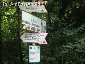 [P67] Indicator din stațiunea climaterică Sâmbăta de Sus către diverse obiective din zonă. Sperăm să revenim aici și să explorăm mai bine această zonă deosebită!  » foto by Floryn81
 - 
<span class="allrVoted glyphicon glyphicon-heart hidden" id="av720707"></span>
<a class="m-l-10 hidden" id="sv720707" onclick="voting_Foto_DelVot(,720707,4842)" role="button">șterge vot <span class="glyphicon glyphicon-remove"></span></a>
<a id="v9720707" class=" c-red"  onclick="voting_Foto_SetVot(720707)" role="button"><span class="glyphicon glyphicon-heart-empty"></span> <b>LIKE</b> = Votează poza</a> <img class="hidden"  id="f720707W9" src="/imagini/loader.gif" border="0" /><span class="AjErrMes hidden" id="e720707ErM"></span>