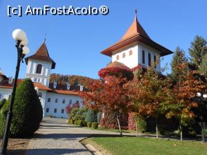 [P01] S&acirc;mbăta de Sus - Mănăstirea Br&acirc;ncoveanu. Clopotnița veche și cea nouă. » foto by iulianic
 - 
<span class="allrVoted glyphicon glyphicon-heart hidden" id="av1352327"></span>
<a class="m-l-10 hidden" id="sv1352327" onclick="voting_Foto_DelVot(,1352327,4842)" role="button">șterge vot <span class="glyphicon glyphicon-remove"></span></a>
<a id="v91352327" class=" c-red"  onclick="voting_Foto_SetVot(1352327)" role="button"><span class="glyphicon glyphicon-heart-empty"></span> <b>LIKE</b> = Votează poza</a> <img class="hidden"  id="f1352327W9" src="/imagini/loader.gif" border="0" /><span class="AjErrMes hidden" id="e1352327ErM"></span>