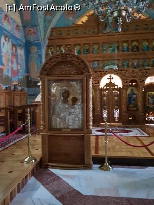 [P11] Iconostasul si catapeteasma. In prim plan icoana Maicii Domnului cu Pruncul.  » foto by iulian68
 - 
<span class="allrVoted glyphicon glyphicon-heart hidden" id="av1018030"></span>
<a class="m-l-10 hidden" id="sv1018030" onclick="voting_Foto_DelVot(,1018030,4842)" role="button">șterge vot <span class="glyphicon glyphicon-remove"></span></a>
<a id="v91018030" class=" c-red"  onclick="voting_Foto_SetVot(1018030)" role="button"><span class="glyphicon glyphicon-heart-empty"></span> <b>LIKE</b> = Votează poza</a> <img class="hidden"  id="f1018030W9" src="/imagini/loader.gif" border="0" /><span class="AjErrMes hidden" id="e1018030ErM"></span>