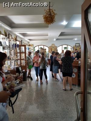 [P16] Imagine din magazin. In dreapta, jumatate din figura celui care m-a luat in 'baza'. avea si coada...  » foto by iulian68
 - 
<span class="allrVoted glyphicon glyphicon-heart hidden" id="av1018039"></span>
<a class="m-l-10 hidden" id="sv1018039" onclick="voting_Foto_DelVot(,1018039,4842)" role="button">șterge vot <span class="glyphicon glyphicon-remove"></span></a>
<a id="v91018039" class=" c-red"  onclick="voting_Foto_SetVot(1018039)" role="button"><span class="glyphicon glyphicon-heart-empty"></span> <b>LIKE</b> = Votează poza</a> <img class="hidden"  id="f1018039W9" src="/imagini/loader.gif" border="0" /><span class="AjErrMes hidden" id="e1018039ErM"></span>