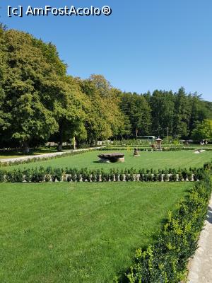 [P19] In gradina manastirii. Voi adauga pozele de exterior care sunt facute cu aparatul foto/ » foto by iulian68
 - 
<span class="allrVoted glyphicon glyphicon-heart hidden" id="av1018044"></span>
<a class="m-l-10 hidden" id="sv1018044" onclick="voting_Foto_DelVot(,1018044,4842)" role="button">șterge vot <span class="glyphicon glyphicon-remove"></span></a>
<a id="v91018044" class=" c-red"  onclick="voting_Foto_SetVot(1018044)" role="button"><span class="glyphicon glyphicon-heart-empty"></span> <b>LIKE</b> = Votează poza</a> <img class="hidden"  id="f1018044W9" src="/imagini/loader.gif" border="0" /><span class="AjErrMes hidden" id="e1018044ErM"></span>