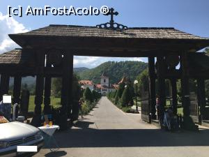 [P01] Poarta de intrare la Mânăstirea Brâncoveanu » foto by AZE
 - 
<span class="allrVoted glyphicon glyphicon-heart hidden" id="av1116285"></span>
<a class="m-l-10 hidden" id="sv1116285" onclick="voting_Foto_DelVot(,1116285,4842)" role="button">șterge vot <span class="glyphicon glyphicon-remove"></span></a>
<a id="v91116285" class=" c-red"  onclick="voting_Foto_SetVot(1116285)" role="button"><span class="glyphicon glyphicon-heart-empty"></span> <b>LIKE</b> = Votează poza</a> <img class="hidden"  id="f1116285W9" src="/imagini/loader.gif" border="0" /><span class="AjErrMes hidden" id="e1116285ErM"></span>