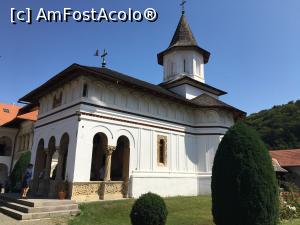 [P11] Biserica din față » foto by AZE
 - 
<span class="allrVoted glyphicon glyphicon-heart hidden" id="av1116295"></span>
<a class="m-l-10 hidden" id="sv1116295" onclick="voting_Foto_DelVot(,1116295,4842)" role="button">șterge vot <span class="glyphicon glyphicon-remove"></span></a>
<a id="v91116295" class=" c-red"  onclick="voting_Foto_SetVot(1116295)" role="button"><span class="glyphicon glyphicon-heart-empty"></span> <b>LIKE</b> = Votează poza</a> <img class="hidden"  id="f1116295W9" src="/imagini/loader.gif" border="0" /><span class="AjErrMes hidden" id="e1116295ErM"></span>